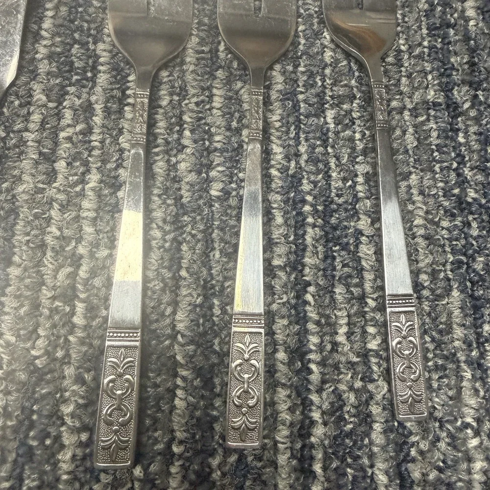 19 Customcraft Stainless Taiwan Fleur Du Lis CUS3 Forks Spoons Knives Knife